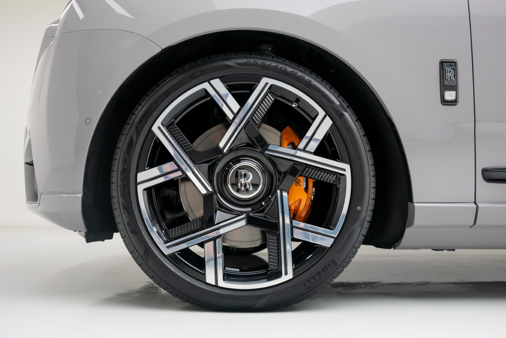 2025 ROLLS ROYCE CULLINAN BLACK BADGE.  BESPOKE SOUND SYSTEM. VIP REAR SEATS. WARRANTY & SERVICE 